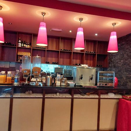 Petrus Hotel Кавес Екстериор снимка