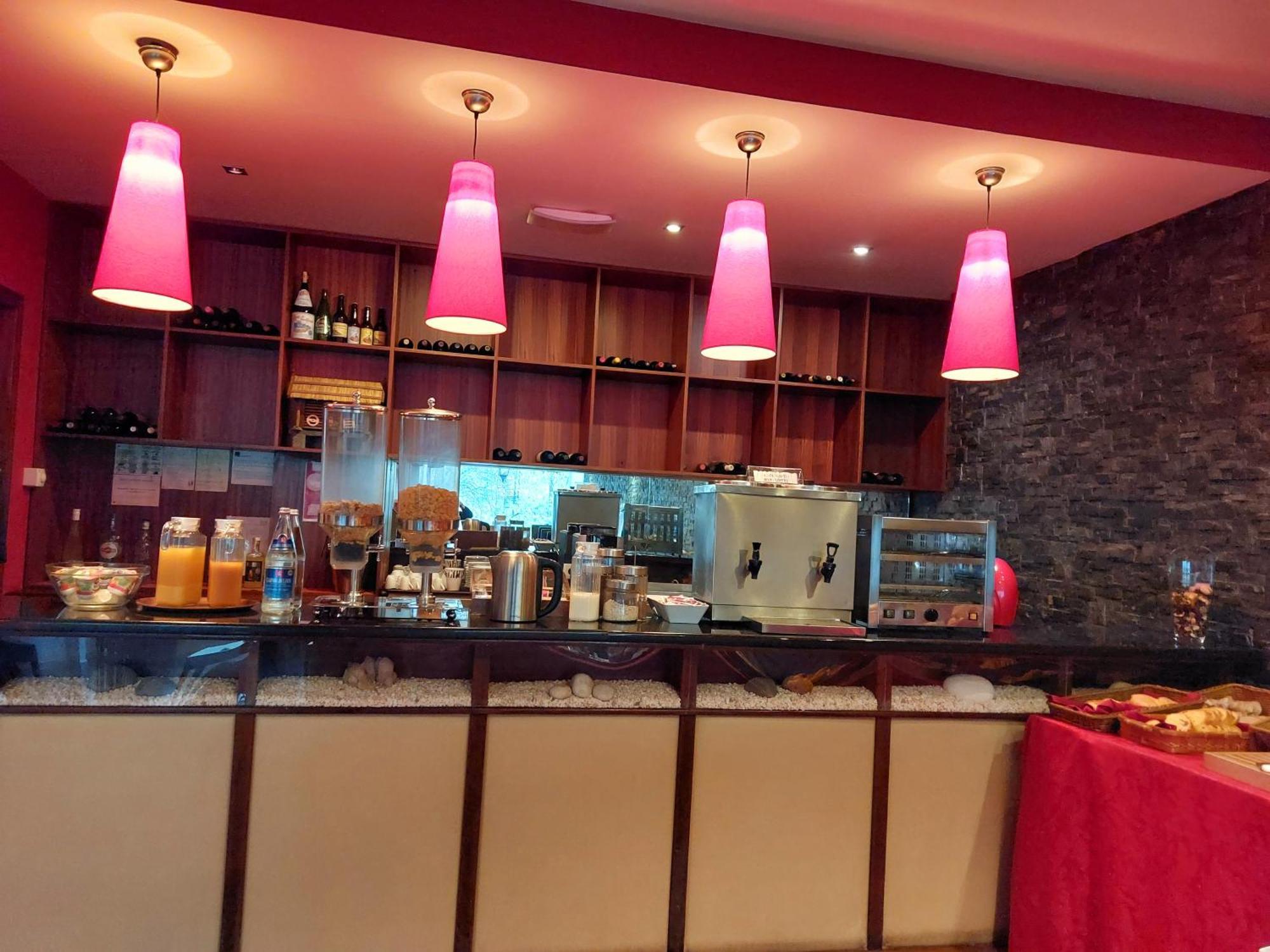 Petrus Hotel Кавес Екстериор снимка