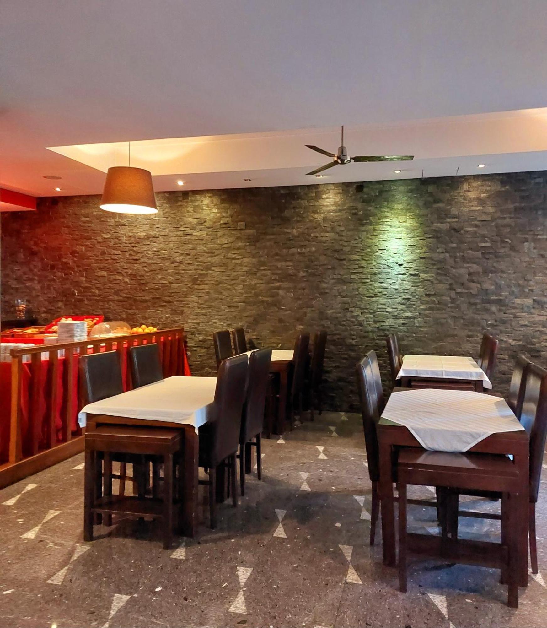Petrus Hotel Кавес Екстериор снимка